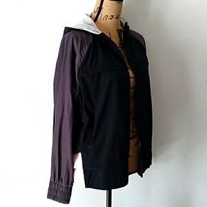 🔥Fabletics Hooded Zip Up Windbreaker Jacket